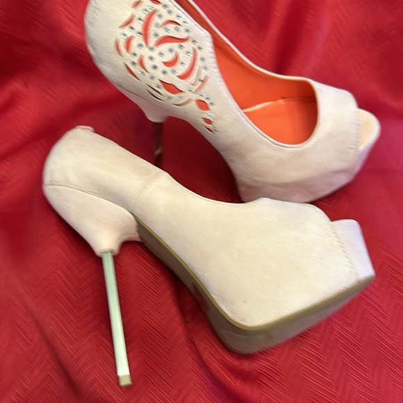 Qupid Pink 5.5” Platform Heel. Open Toe. Size8 - Picture 3 of 4